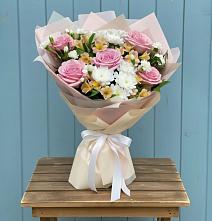 Букет цветов из:  Гвоздики, Орхидеи и Розы в Захарово Одинцовского района