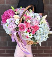 Композиция солнечный день в Захарово Одинцовского района Цветочная композиция из Розы, Хризантемы, Пионы и Лизиантусы в корзине в Захарово Одинцовского района