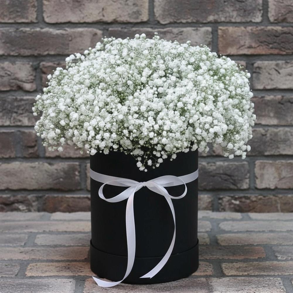 Цветочная композиция из Гипсофила в шляпной коробке в Захарово Одинцовского района