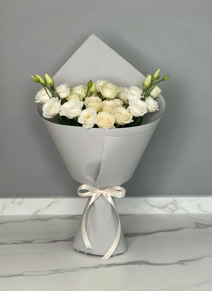 Букет цветов из: Розы и Лизиантусы в Захарово Одинцовского района