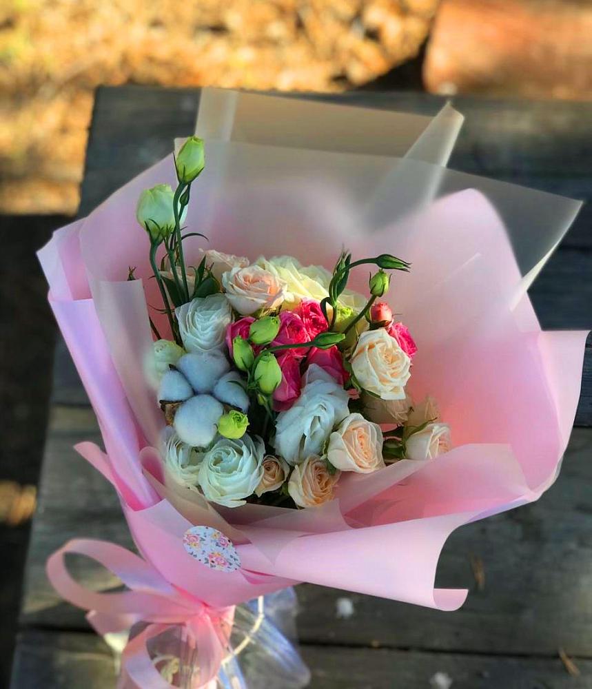 Букет цветов из: Розы и Лизиантусы в Захарово Одинцовского района