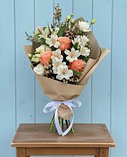 Букет цветов из:  Альстромерии, Лизиантусы, Розы и Хризантемы в Захарово Одинцовского района