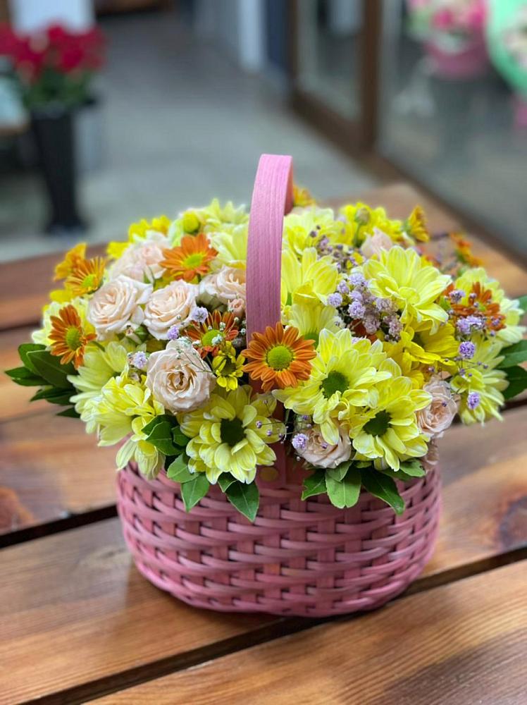 Цветочная композиция из Хризантемы и Розы в корзине в Захарово Одинцовского района