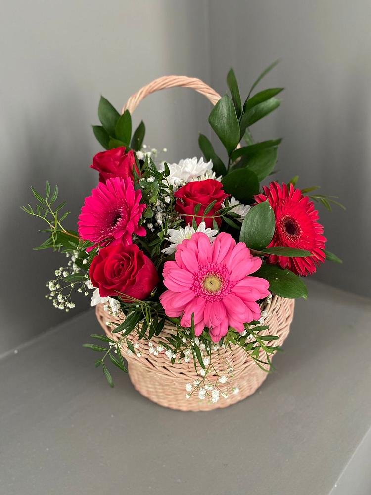 Цветочная композиция из Розы, Хризантемы и Герберы в корзине в Захарово Одинцовского района