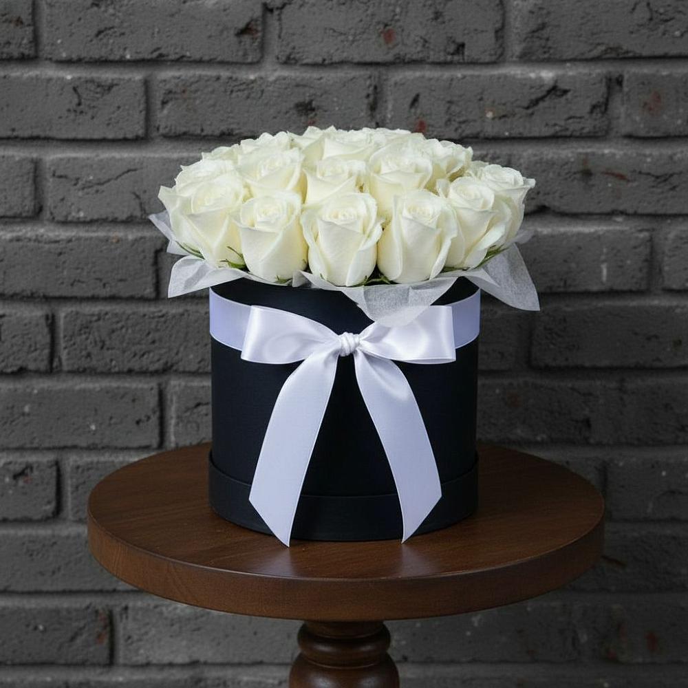 Цветочная композиция из Розы в шляпной коробке в Захарово Одинцовского района